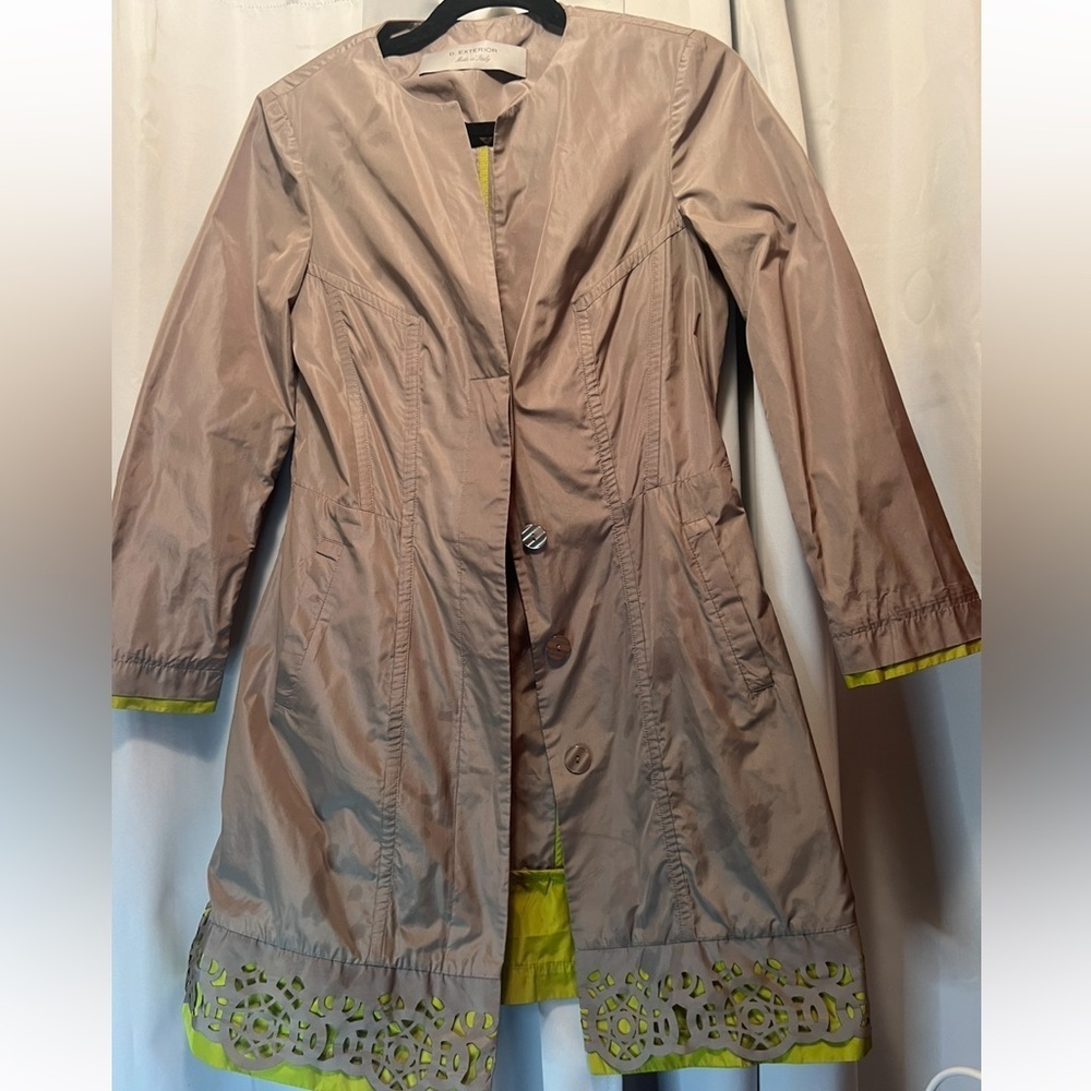 D. Exterior / Rizik Bros Taupe Laser-Cut Hem Coat Size 42 Lime Lined Jacket - Picture 2 of 9